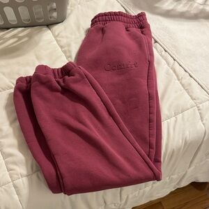 Comfrt Berry sweatpants never worn!!